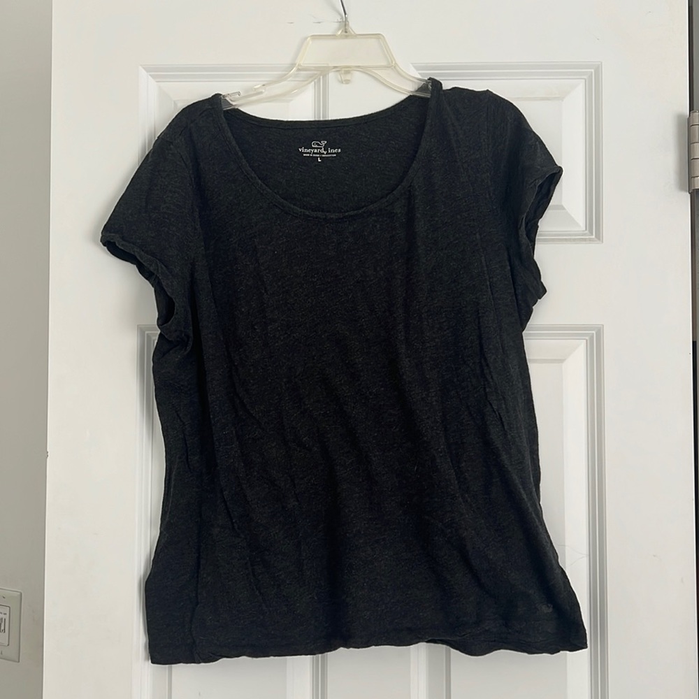Vineyard vines t-shirt, size L